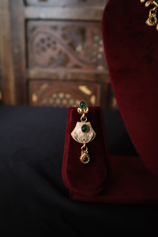 Nazaqat Enamel Dangler