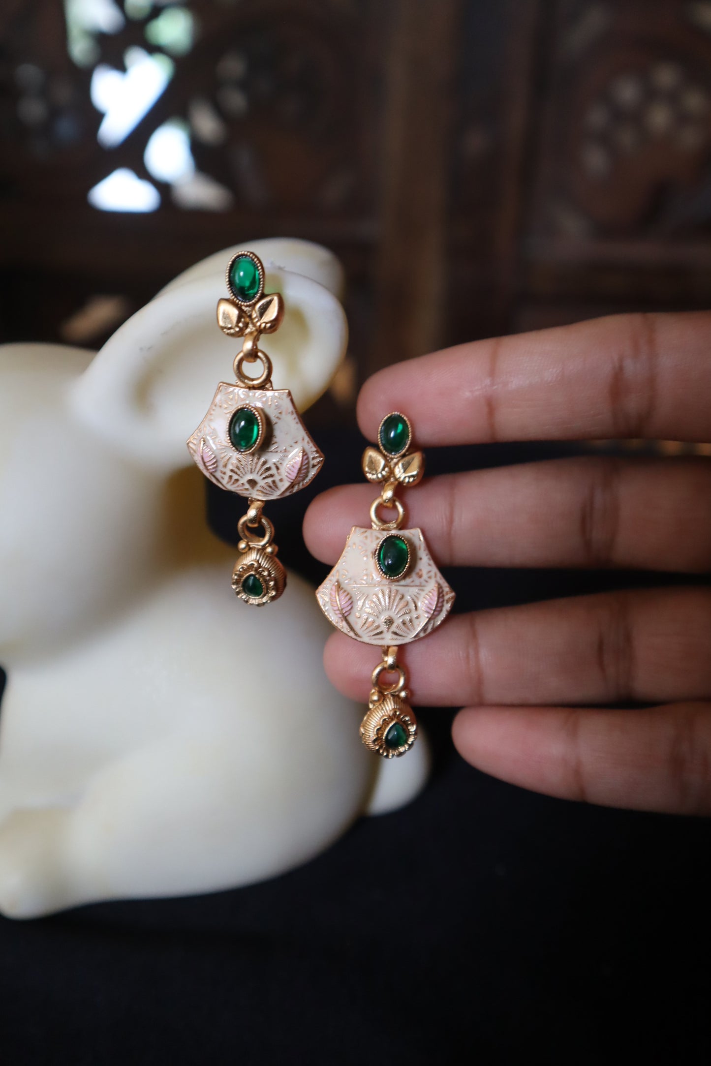 Nazaqat Enamel Dangler