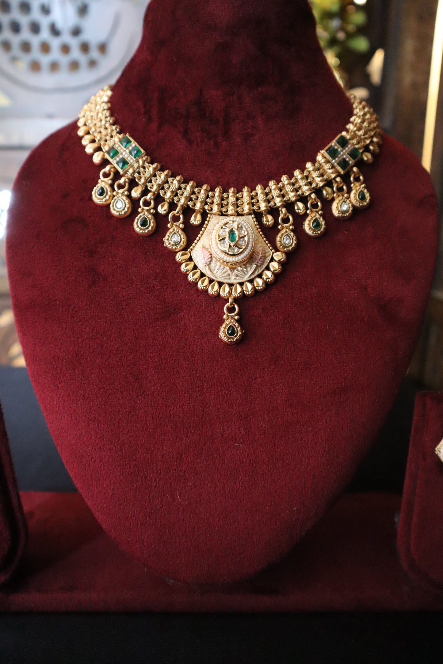 Rajsi Leher – Handcrafted Antique Kundan Necklace