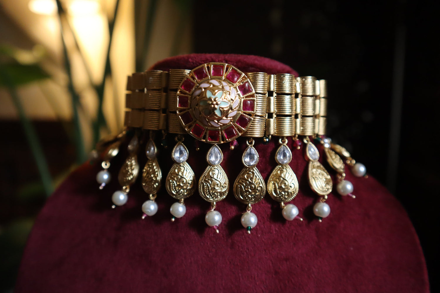 NECKLESS