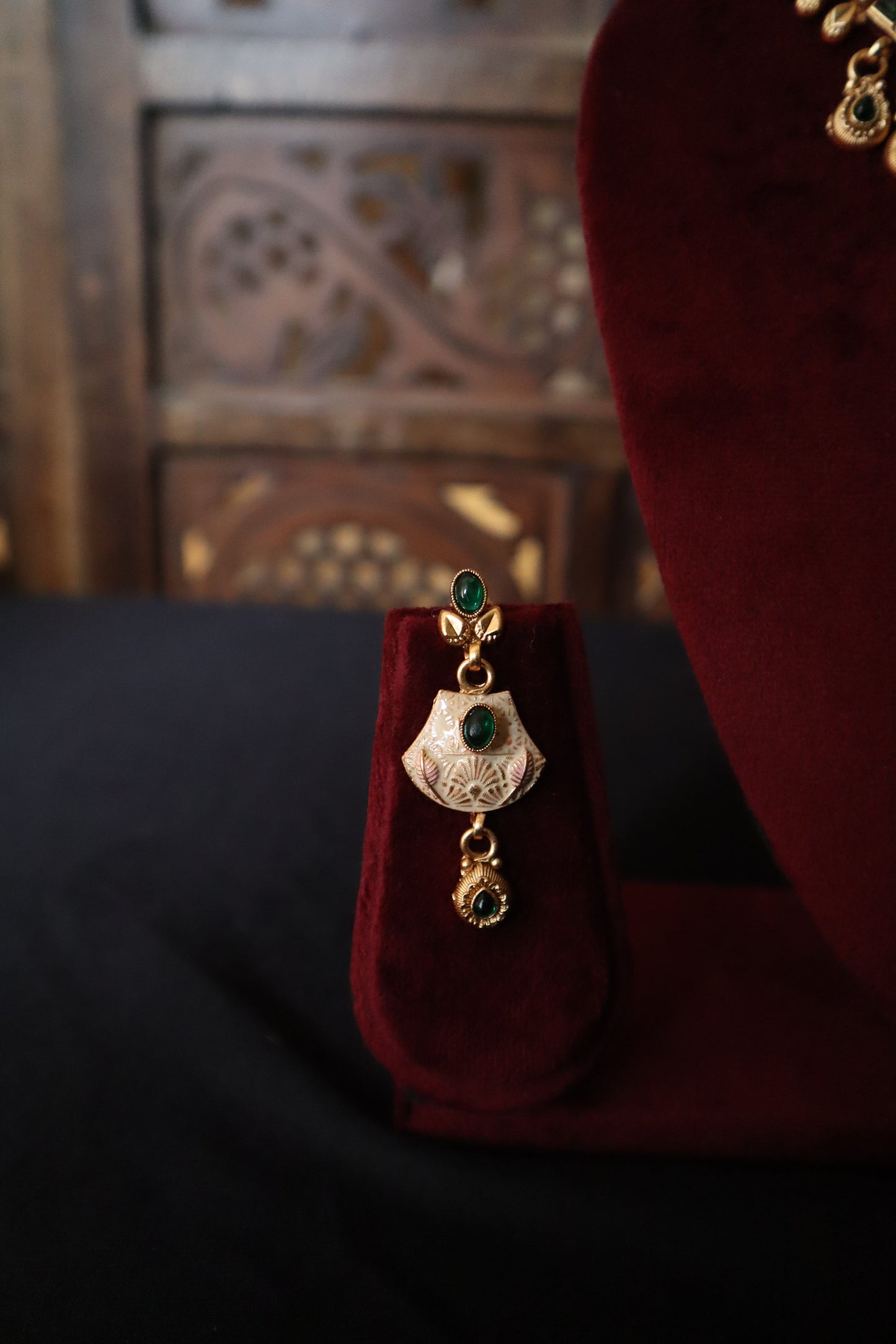 Nazaqat Enamel Dangler