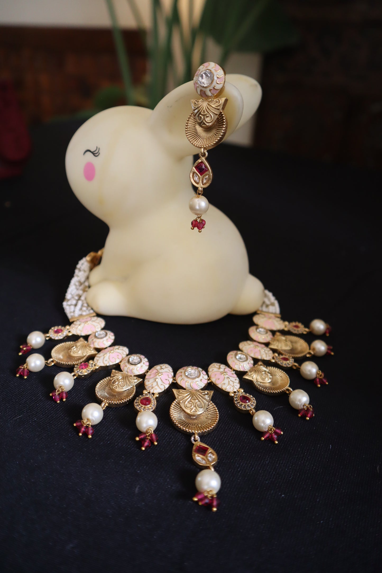 Madhumalika Pearl Enamel Haar